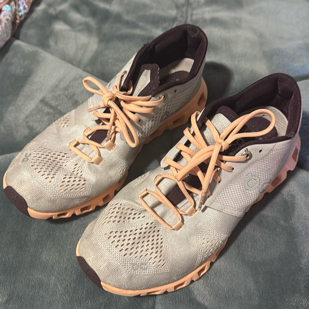 Oncloud shoes - gently used womens size 8